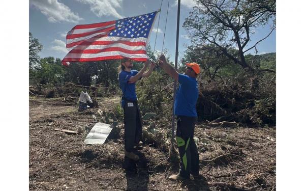 
        

      Manifestação de compaixão e solidariedade após as enchentes no Texas

      
         
        
          